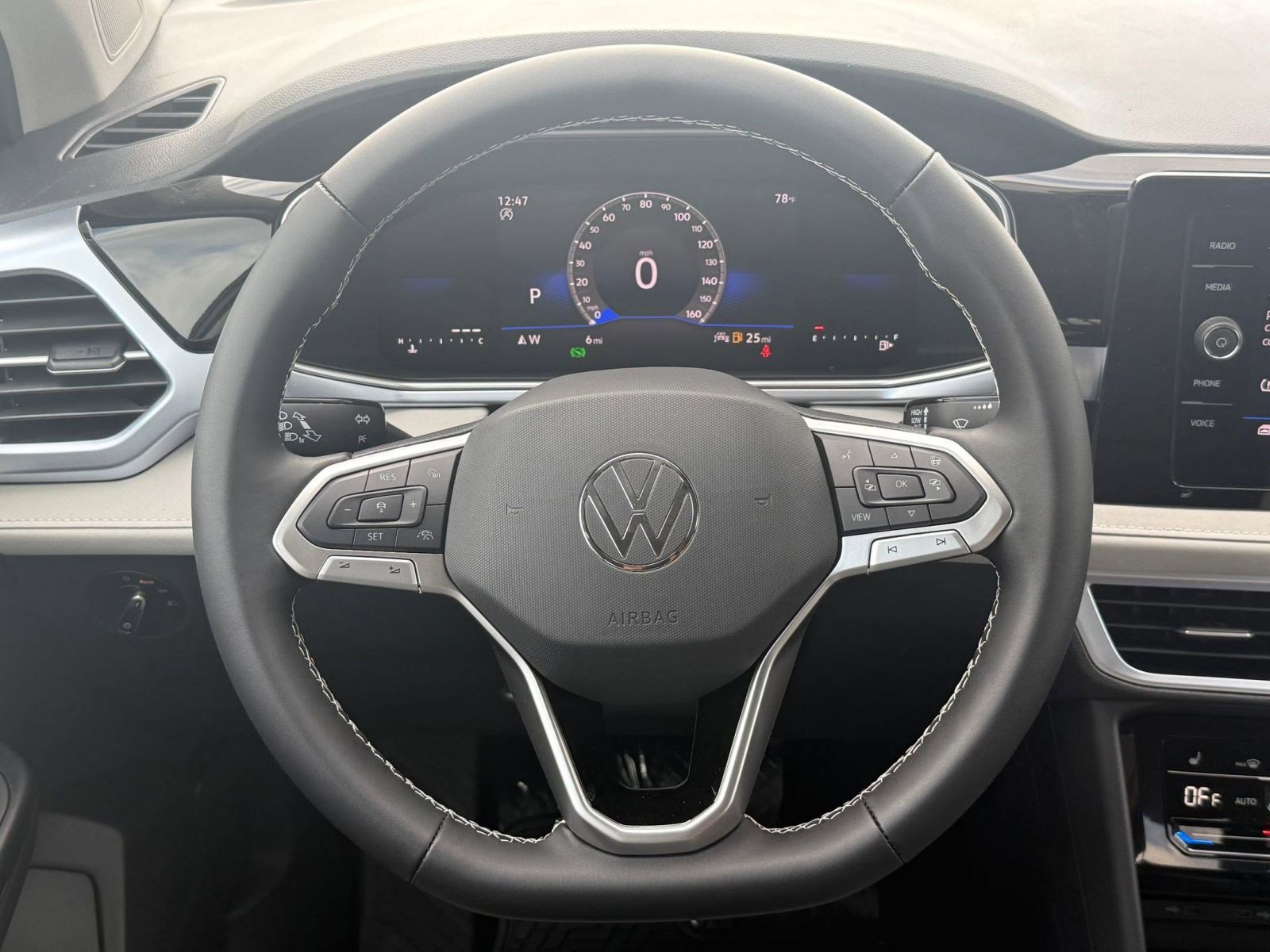 New 2026 Volkswagen Taos SE image 14