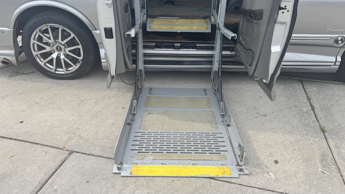 Used 2014 GMC Savana 1500 RWD image 22