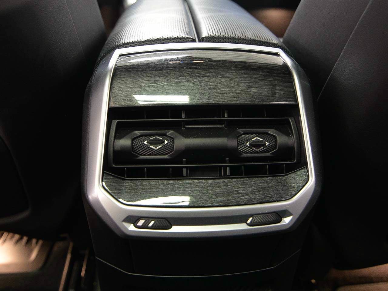 Used 2023 BMW 760i xDrive w/ Luxury Rear Seating Package AWD/4WD image 10