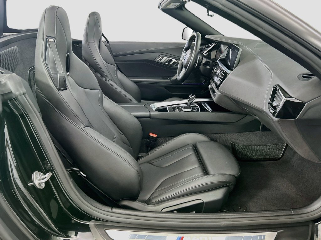 Certified 2022 BMW Z4 M40i w/ Driving Assistance Package RWD image 18