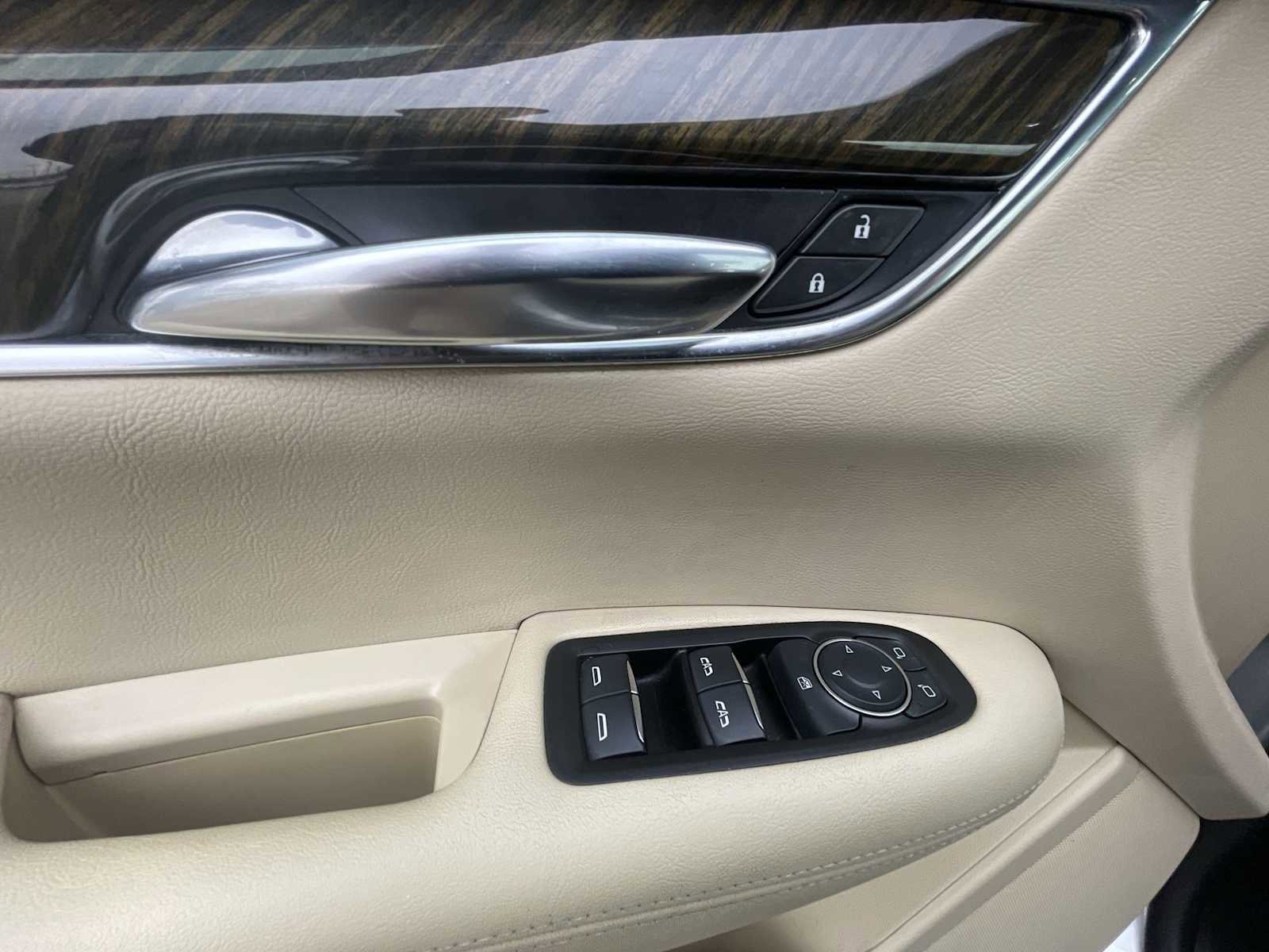 Certified 2017 Cadillac XT5 FWD image 22