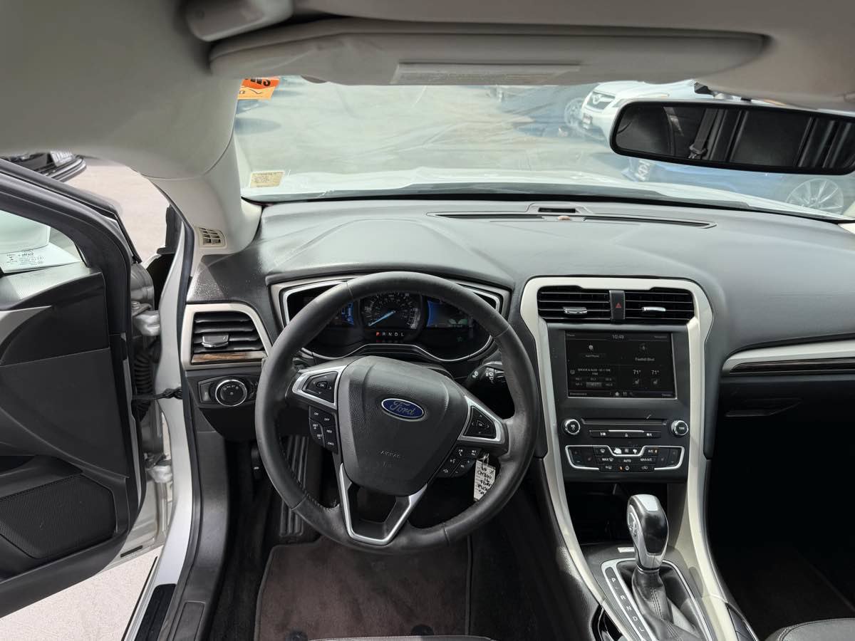 Used 2016 Ford Fusion SE w/ Equipment Group 502A FWD image 14