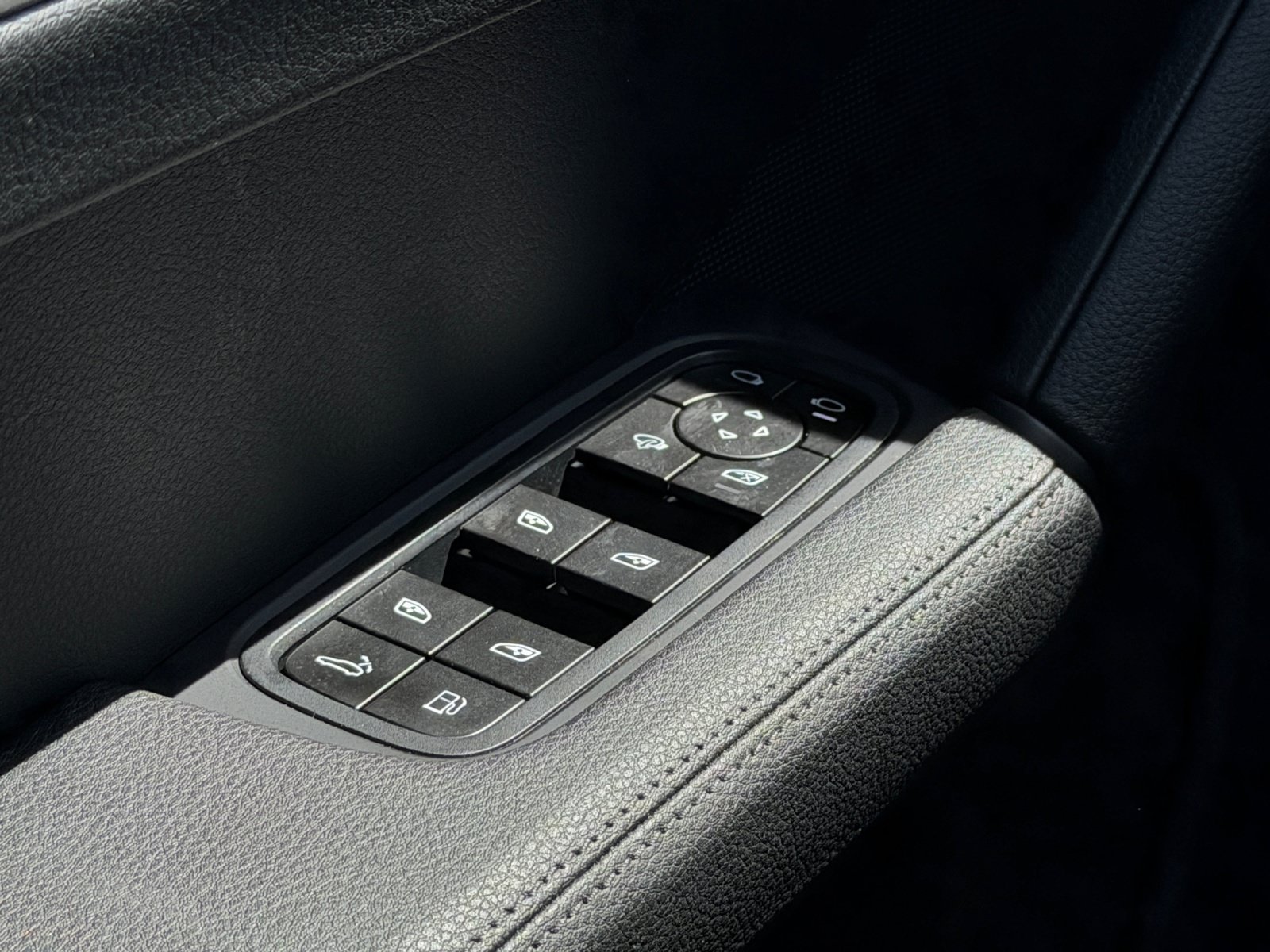 Used 2026 Porsche Cayenne S AWD/4WD image 16