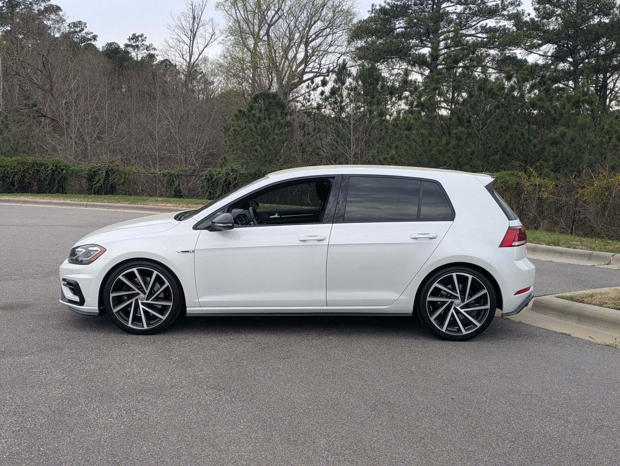 Used 2019 Volkswagen Golf R 4-Door image 8