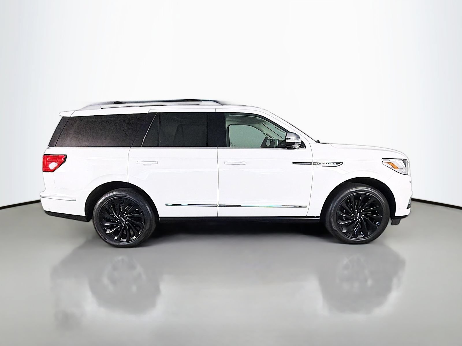 Used 2021 Lincoln Navigator Black Label w/ Cargo Convenience Package AWD/4WD image 8