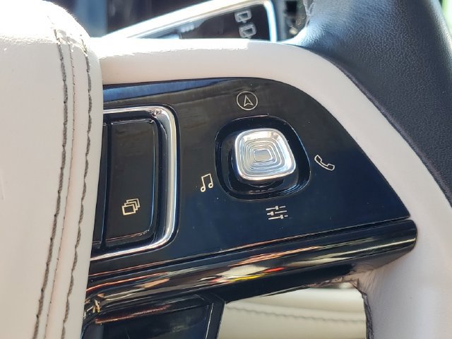Certified 2025 Lincoln Aviator AWD w/ Jet Appearance Package image 18
