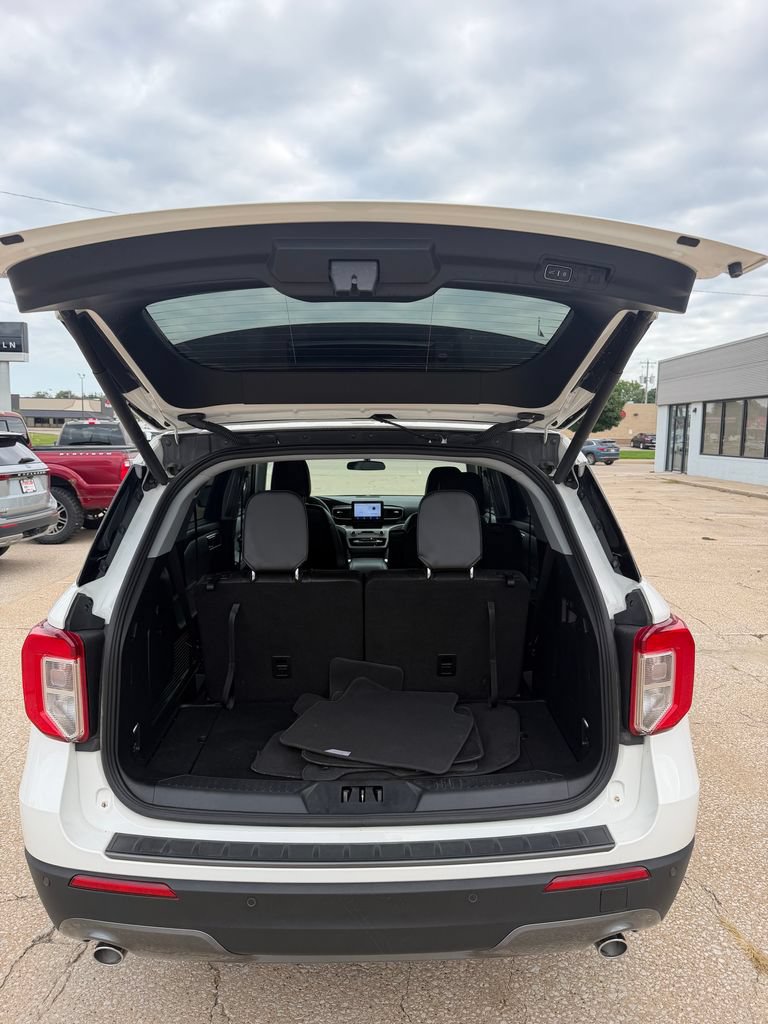 Used 2024 Ford Explorer XLT w/ Equipment Group 202A AWD/4WD image 21