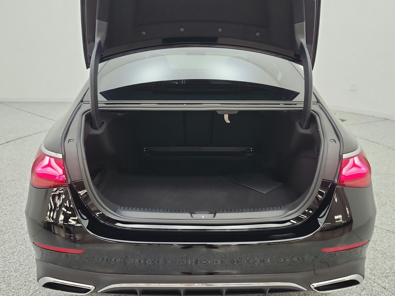 Used 2025 Mercedes-Benz E 350 Sedan image 17