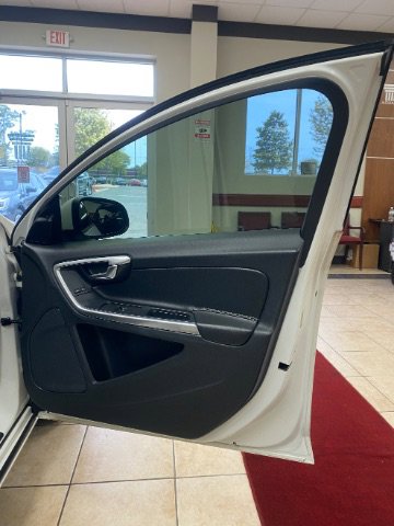 Used 2018 Volvo S60 T5 Dynamic w/ Vision Package image 16