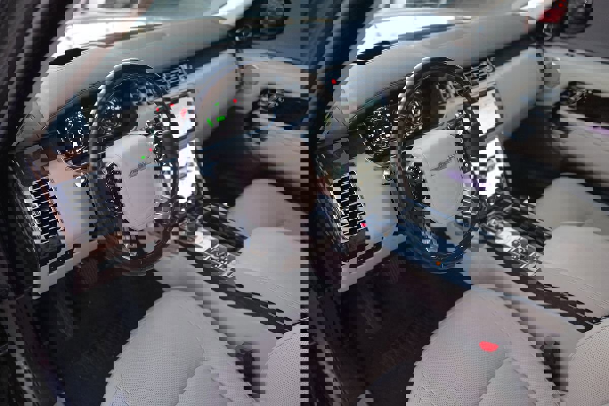 Used 2020 Land Rover Range Rover HSE image 40