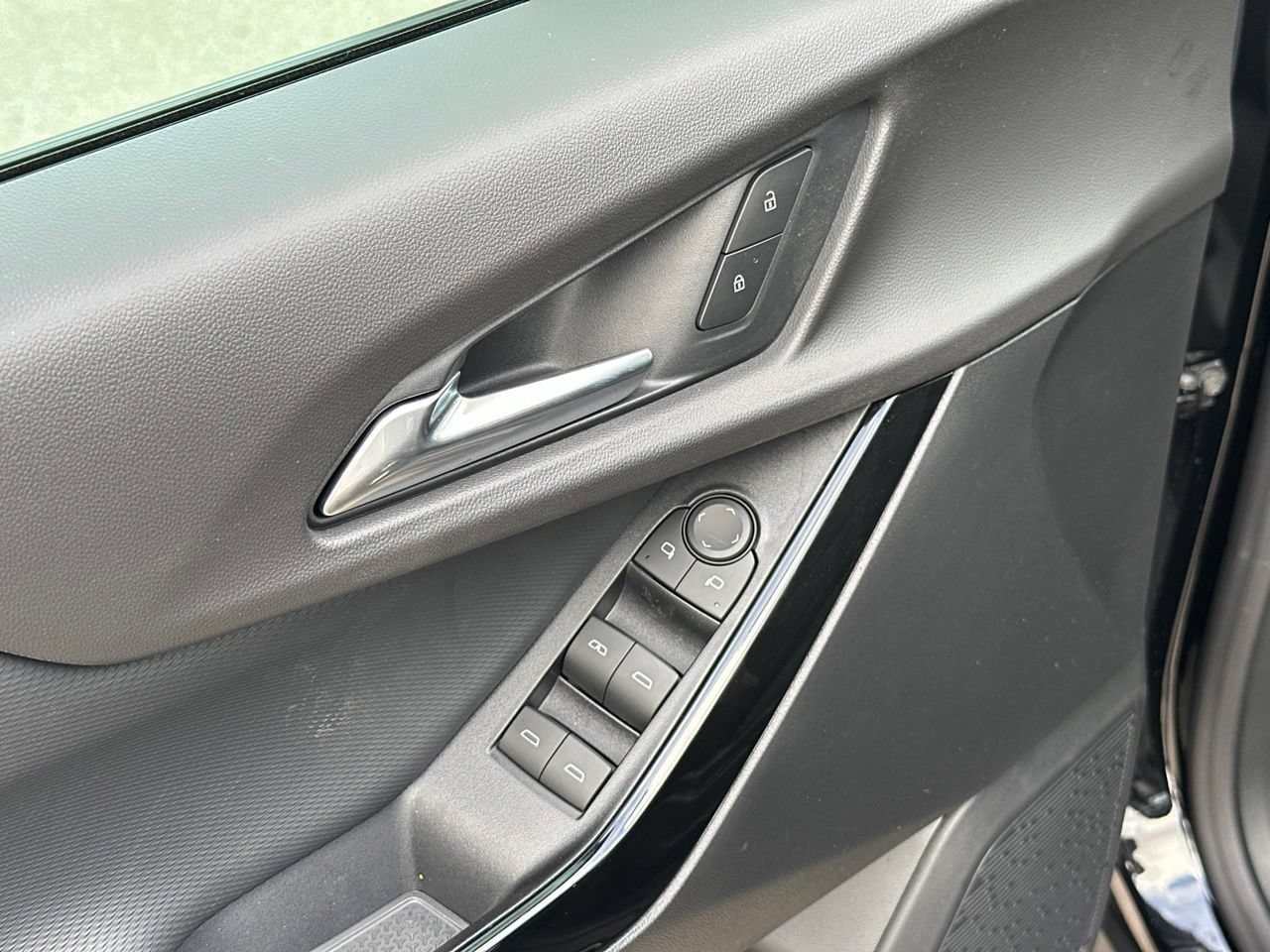 New 2027 Chevrolet Equinox LT FWD image 12