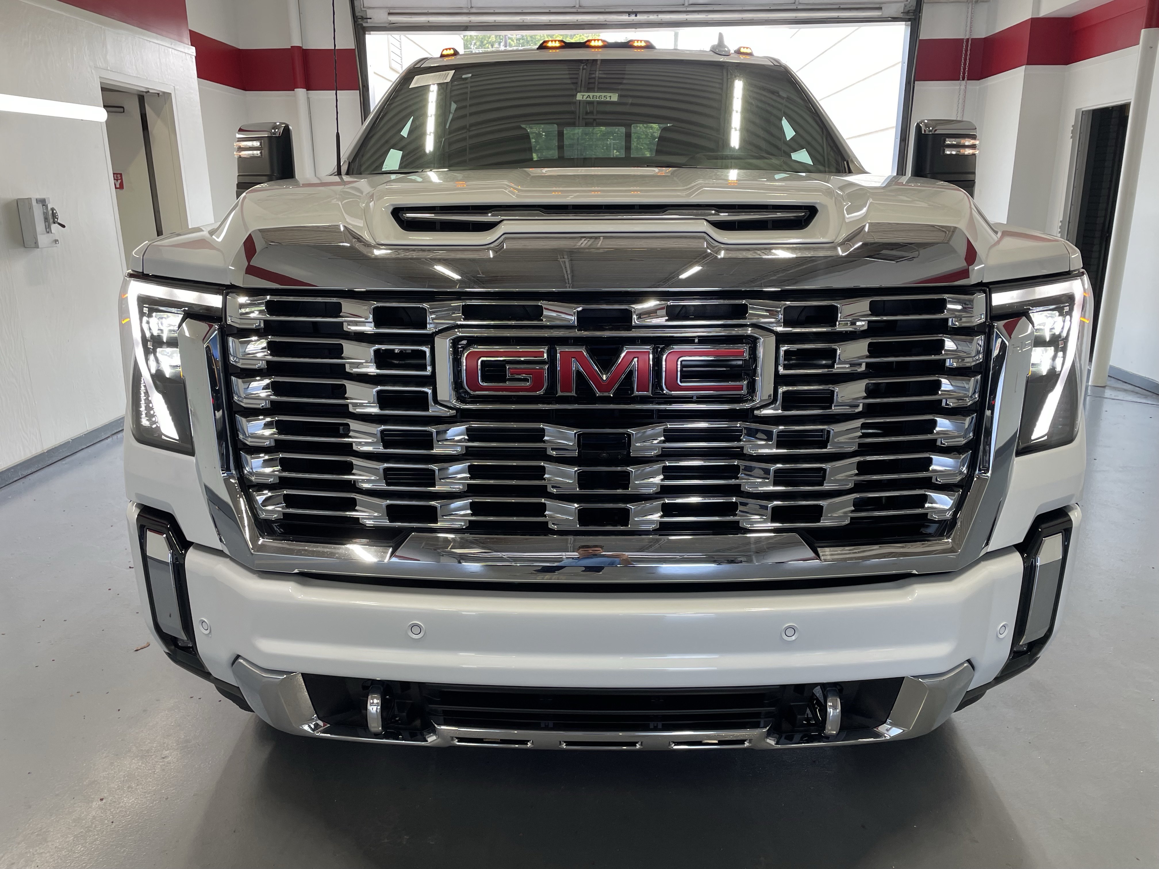 New 2026 GMC Sierra 2500 Denali w/ Denali Reserve Package AWD/4WD image 2