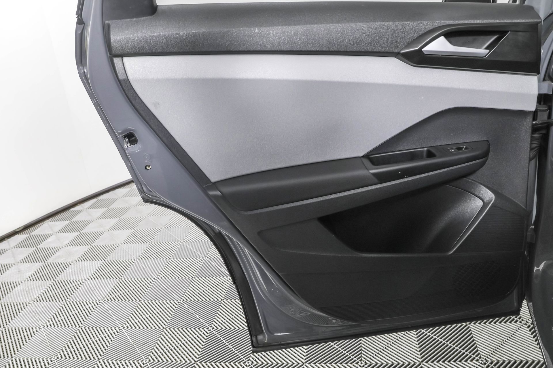 Used 2022 Volkswagen Taos SEL image 37