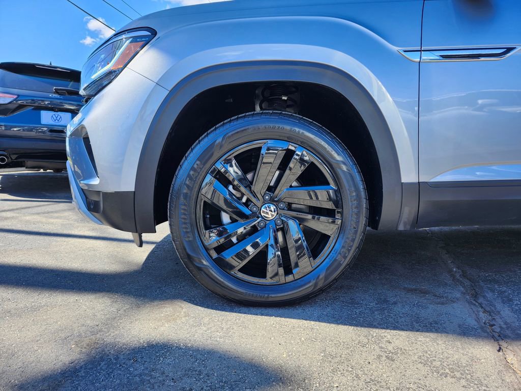 Certified 2023 Volkswagen Atlas Cross Sport SE w/ Black Wheel Package AWD/4WD image 12