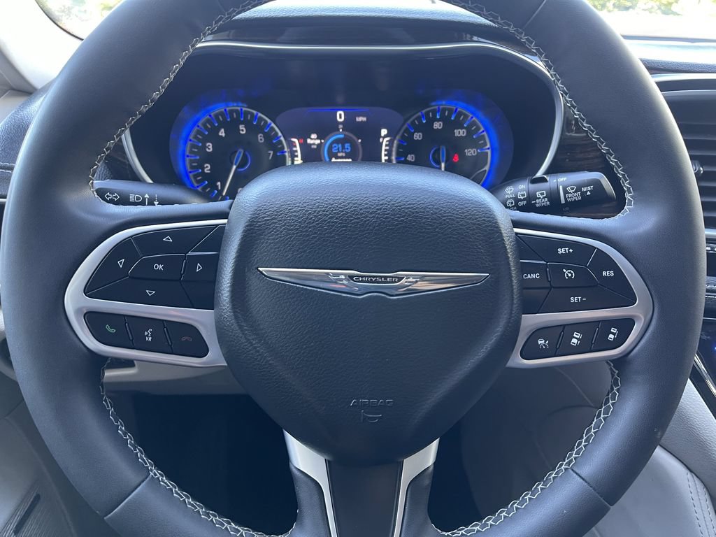 Used 2022 Chrysler Pacifica Limited FWD image 36