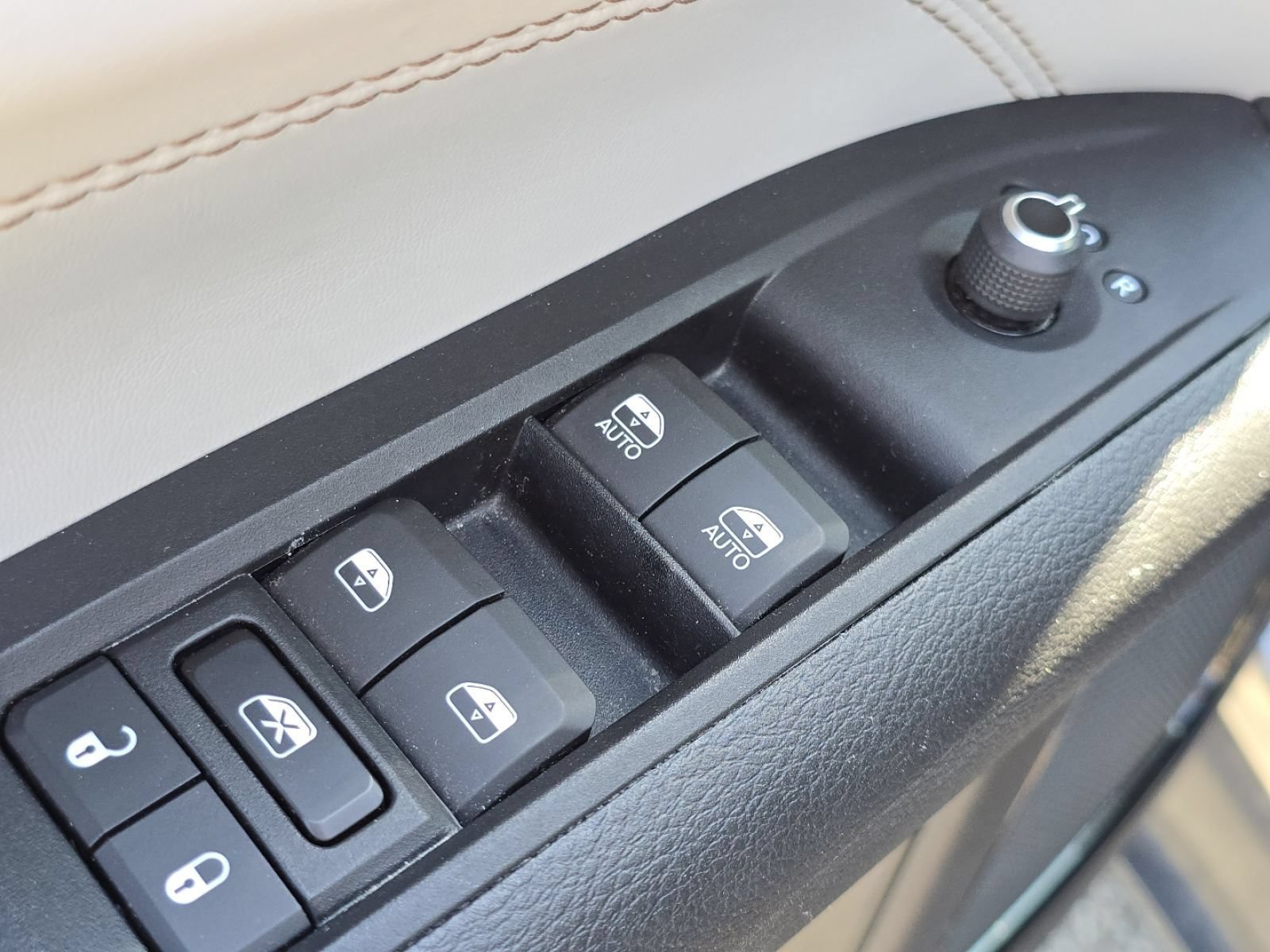 Used 2023 Jeep Compass Limited AWD/4WD image 23