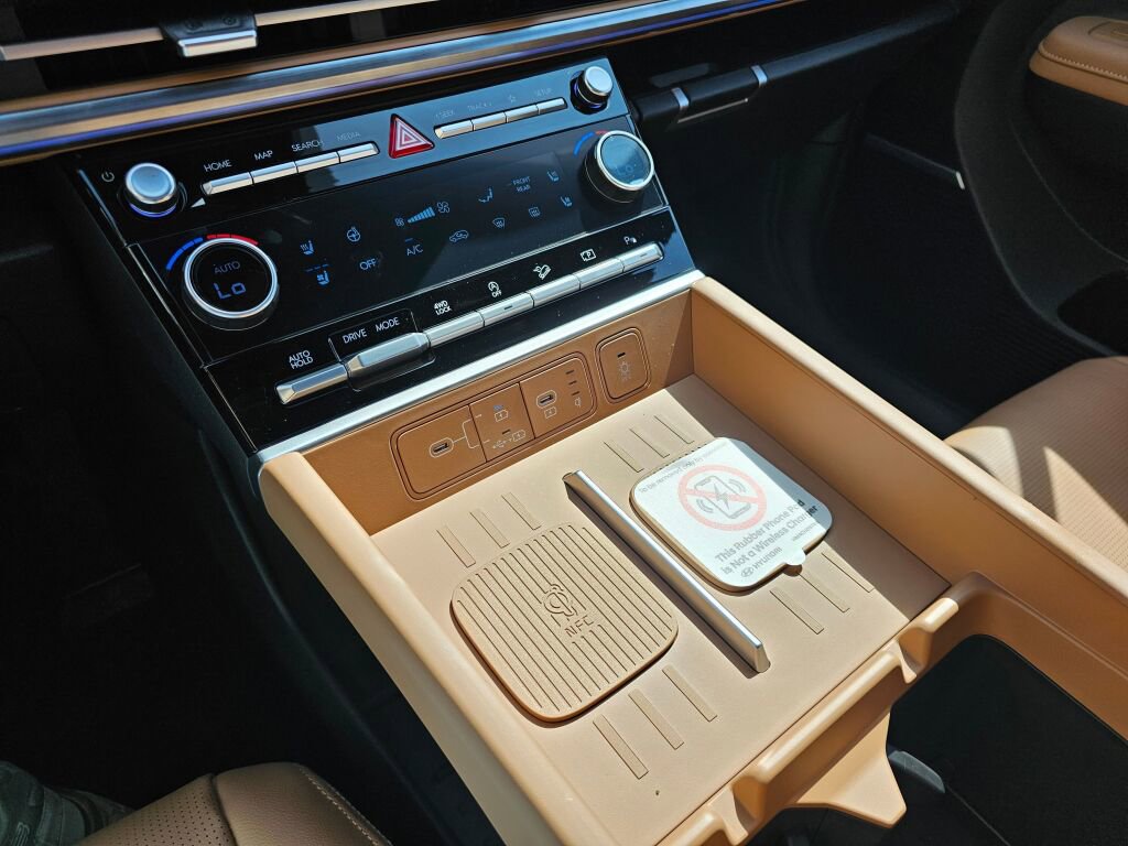 New 2025 Hyundai Santa Fe Limited image 17