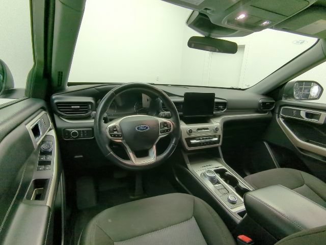 Used 2023 Ford Explorer XLT AWD/4WD image 22