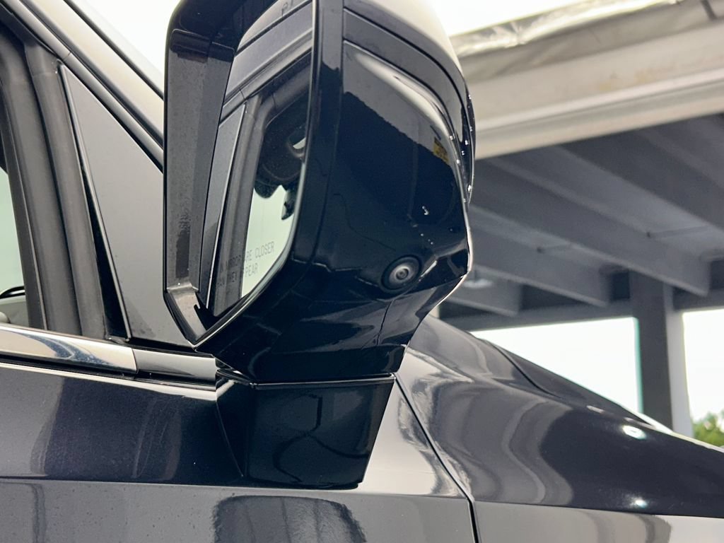 Used 2025 Chevrolet Suburban LT RWD image 20