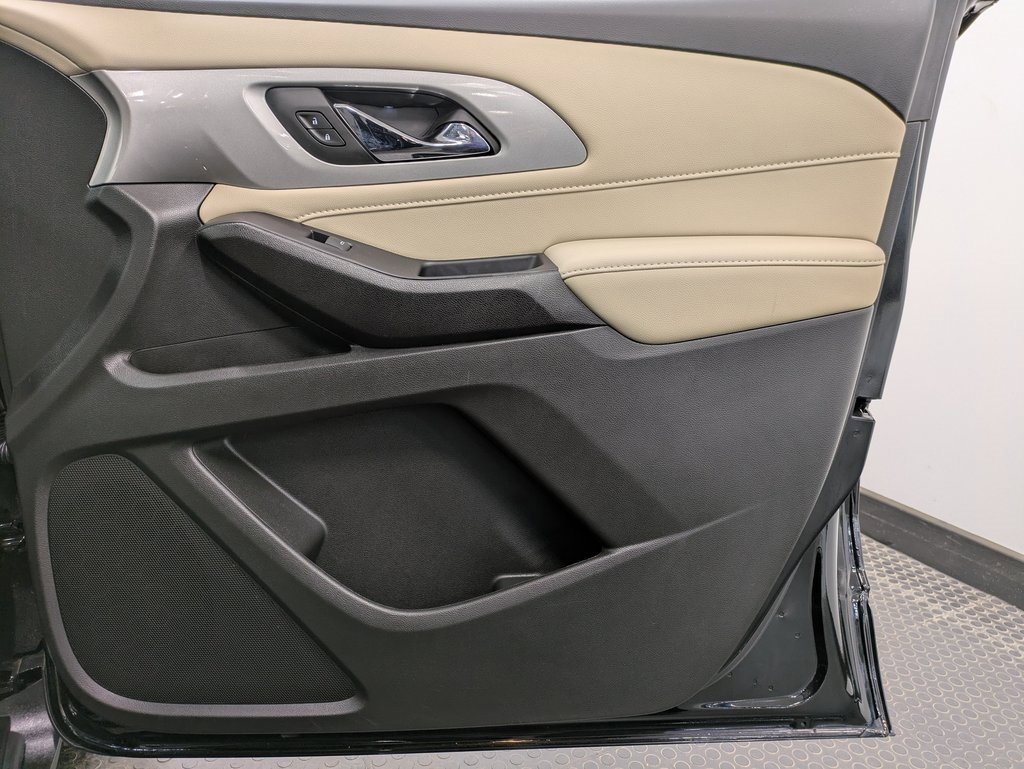 Used 2022 Chevrolet Traverse LS image 27