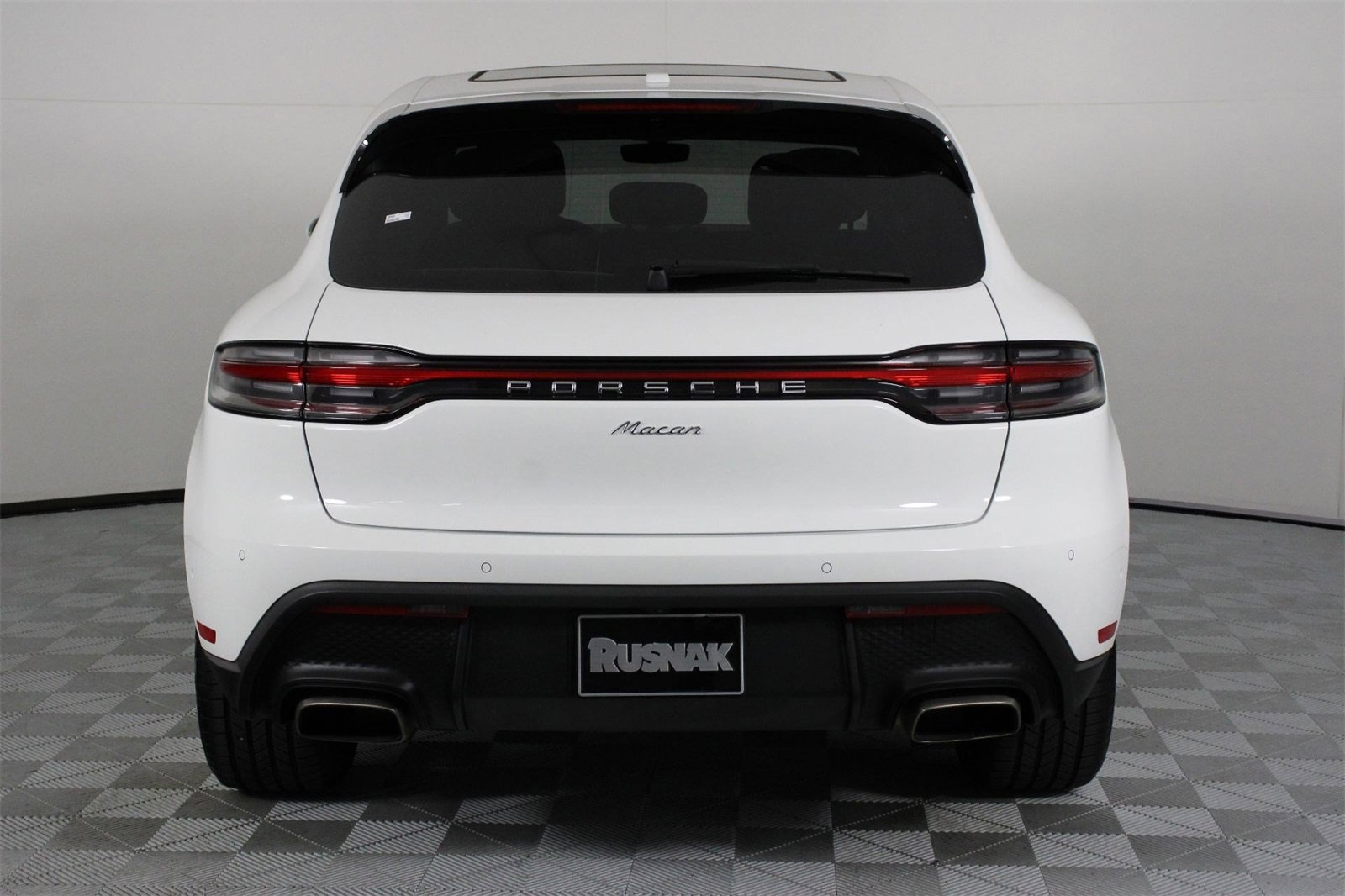 Used 2025 Porsche Macan image 6