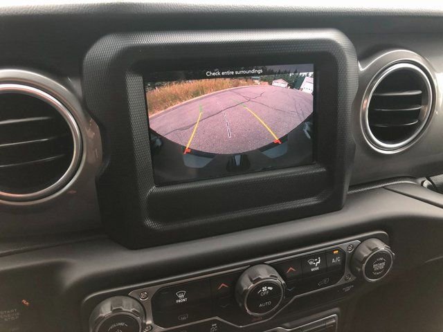 Used 2018 Jeep Wrangler Unlimited Sahara w/ Dual Top Group AWD/4WD image 27