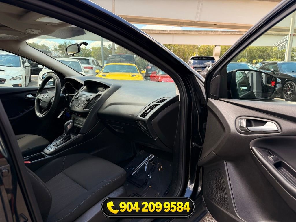 Used 2018 Ford Focus SE FWD image 32