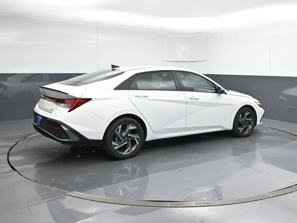 Used 2025 Hyundai Elantra SEL FWD image 5