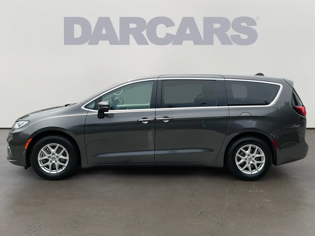 Used 2023 Chrysler Pacifica Touring-L FWD image 4