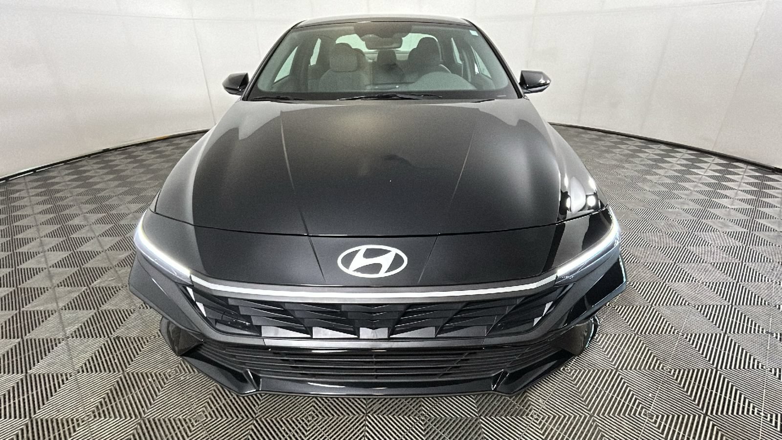 Certified 2025 Hyundai Elantra SEL FWD image 8