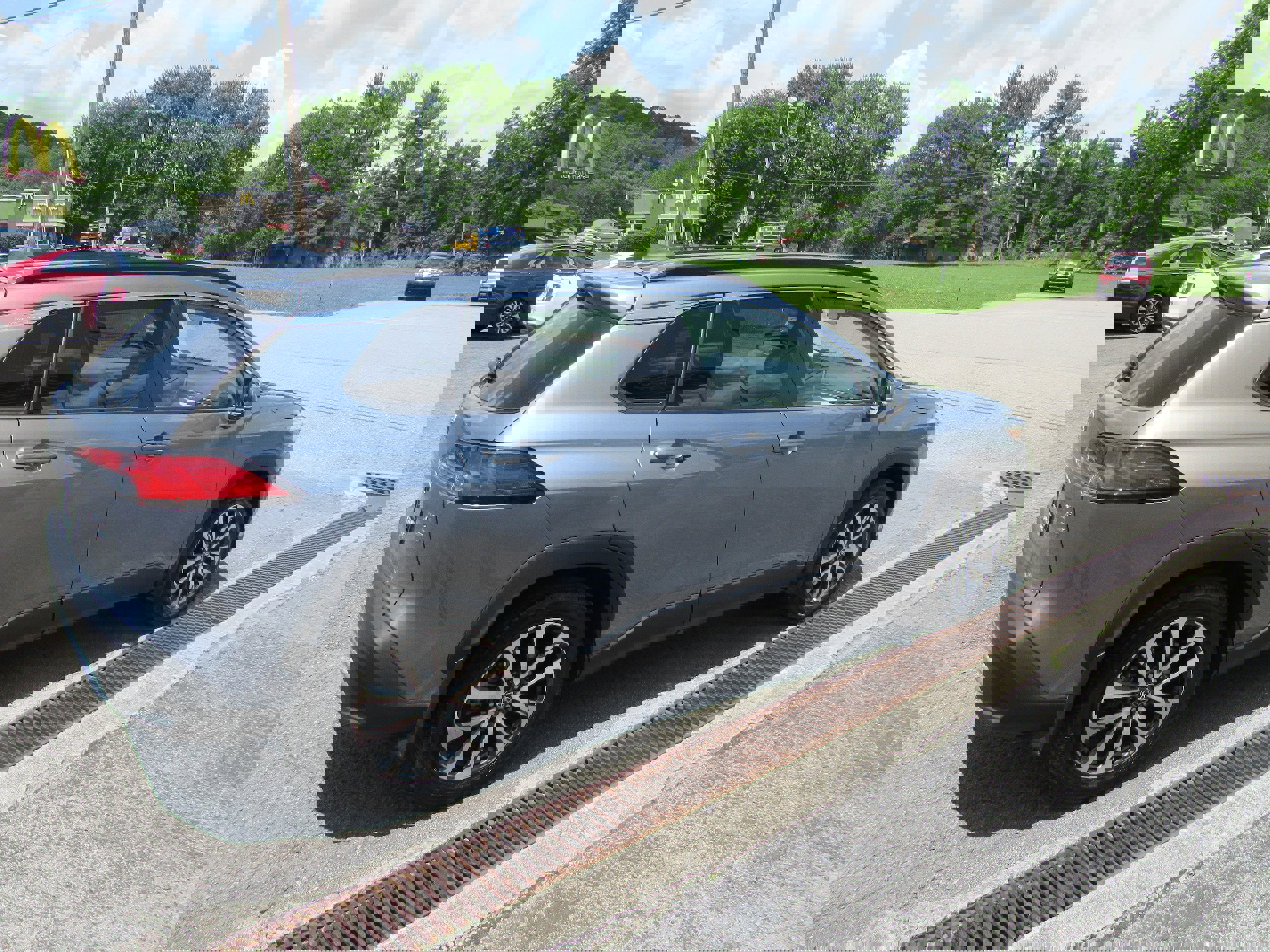 Used 2022 Toyota Corolla Cross XLE image 6