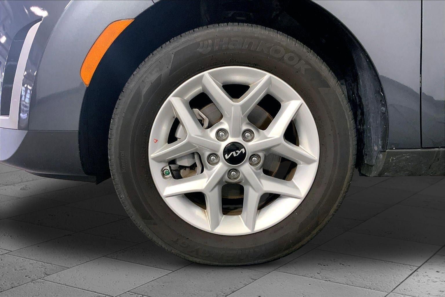 Certified 2025 Kia Soul LX FWD image 9