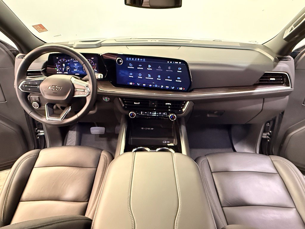 Used 2025 Chevrolet Suburban Z71 AWD/4WD image 19