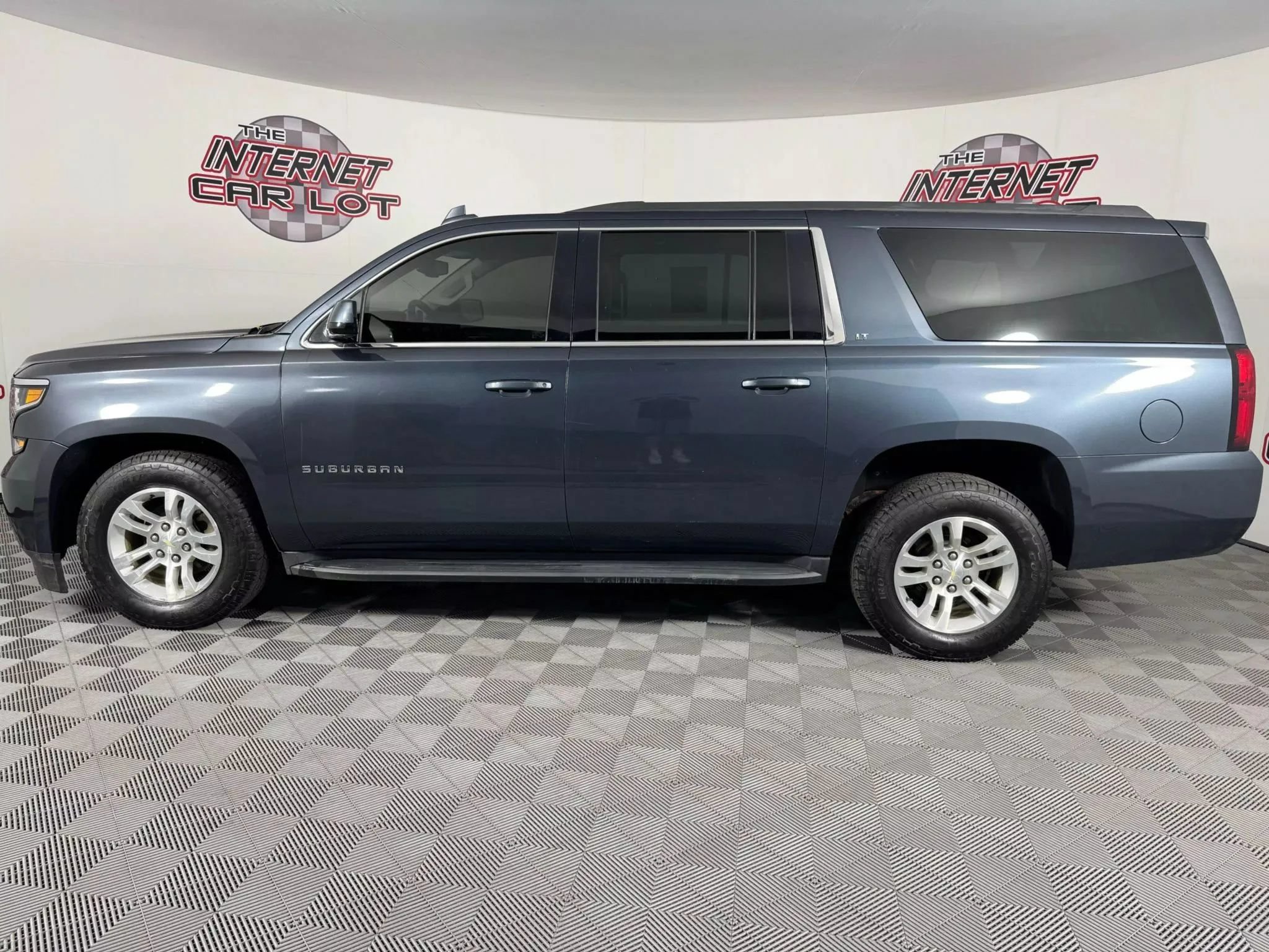 Used 2019 Chevrolet Suburban LT AWD/4WD image 4