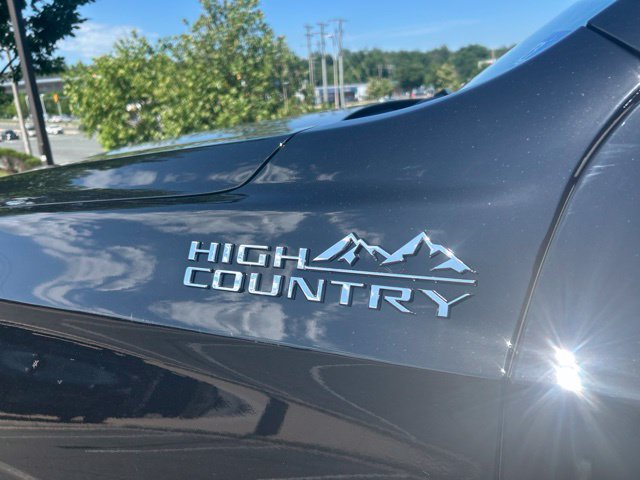 New 2026 Chevrolet Suburban High Country AWD/4WD image 8