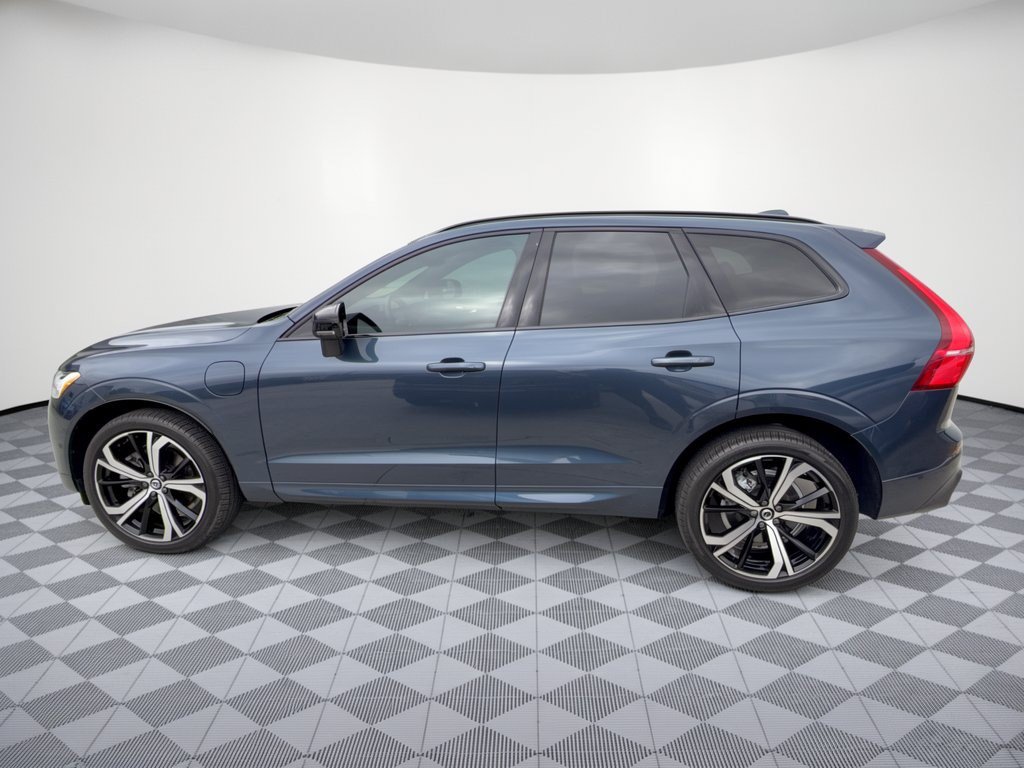 Used 2024 Volvo XC60 T8 Ultimate w/ Protection Package Premier AWD/4WD image 2