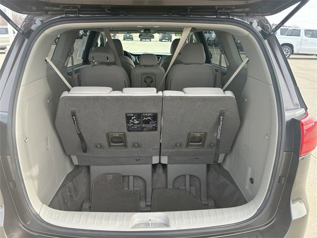 Used 2018 Kia Sedona LX image 15