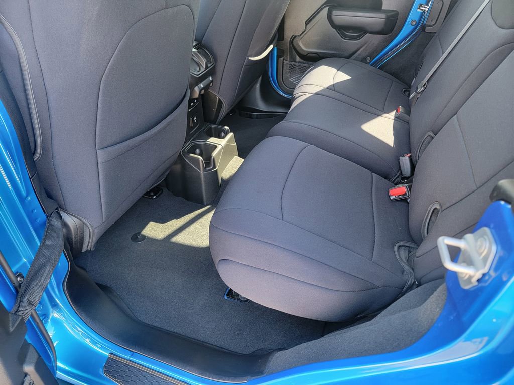 Used 2024 Jeep Wrangler Unlimited Rubicon w/ Technology Group image 13