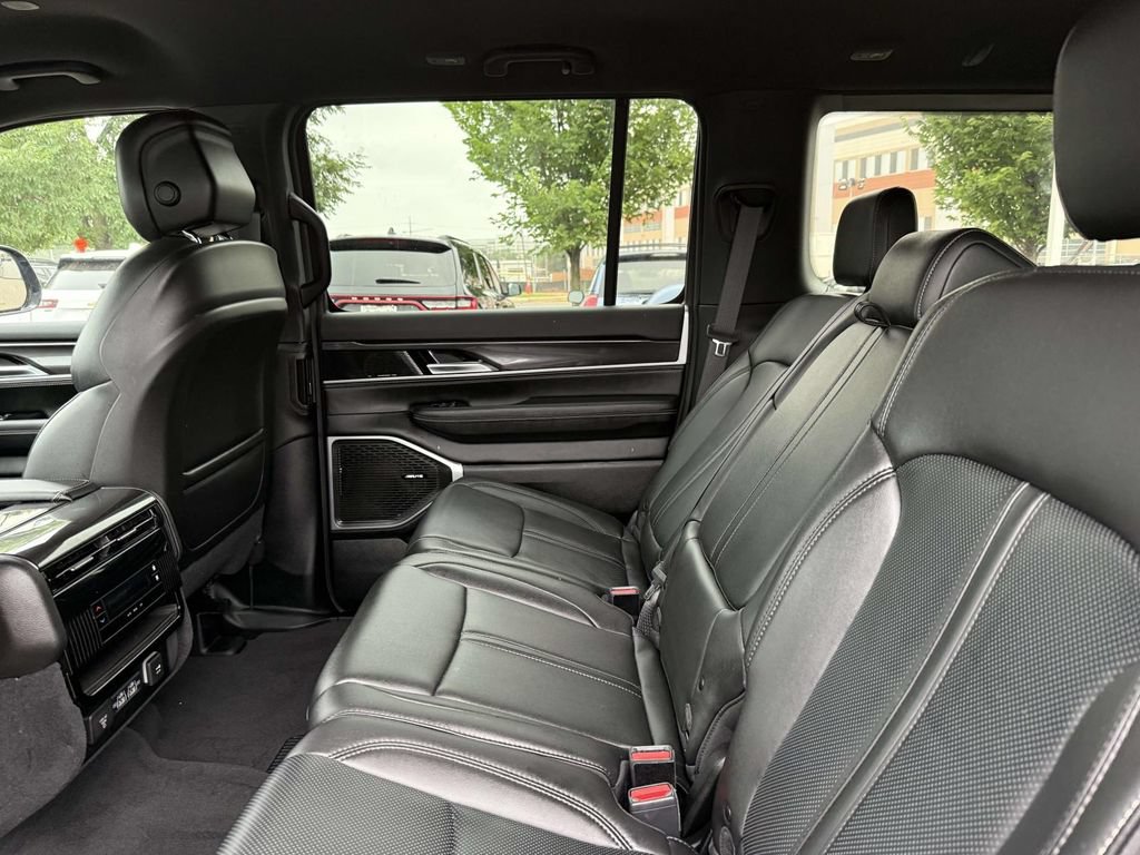 Used 2023 Jeep Wagoneer 4WD image 17