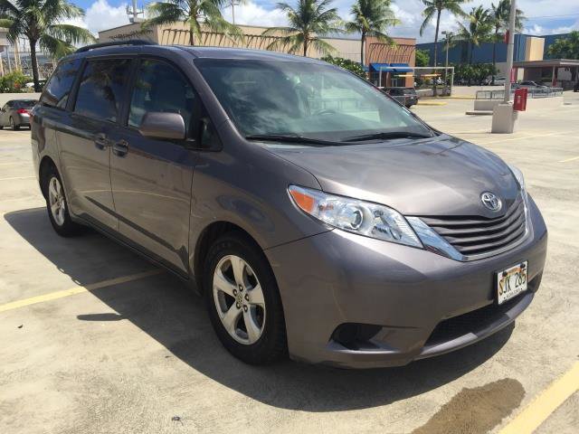 Used 2015 Toyota Sienna LE image 3