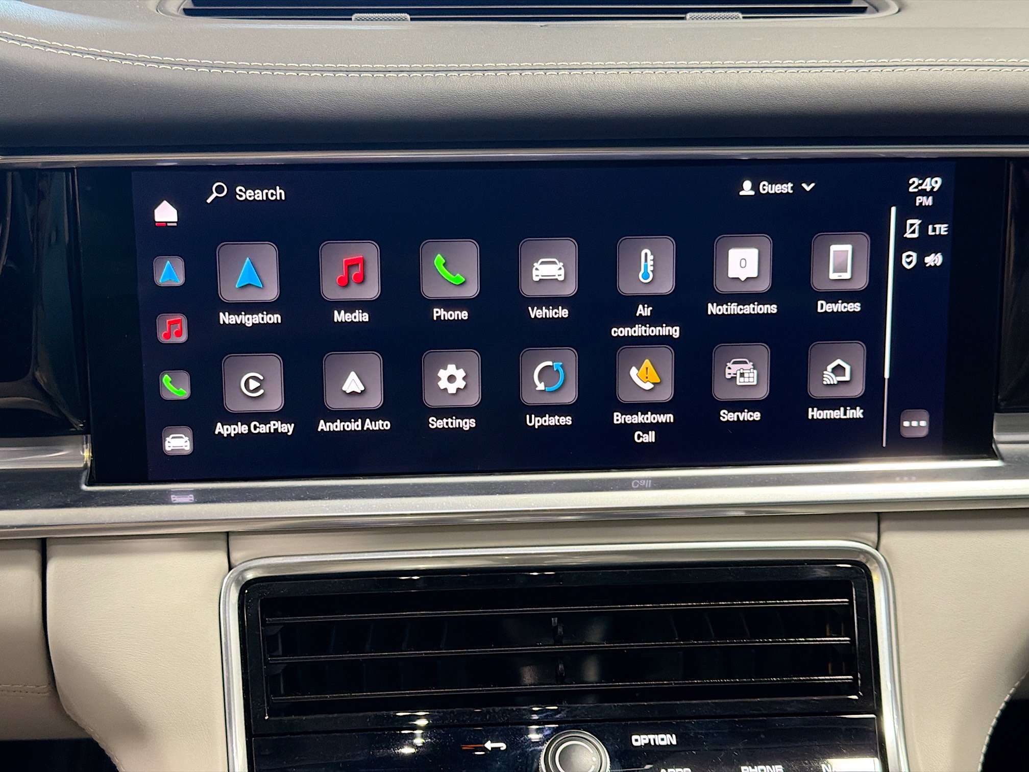 Used 2023 Porsche Panamera image 31