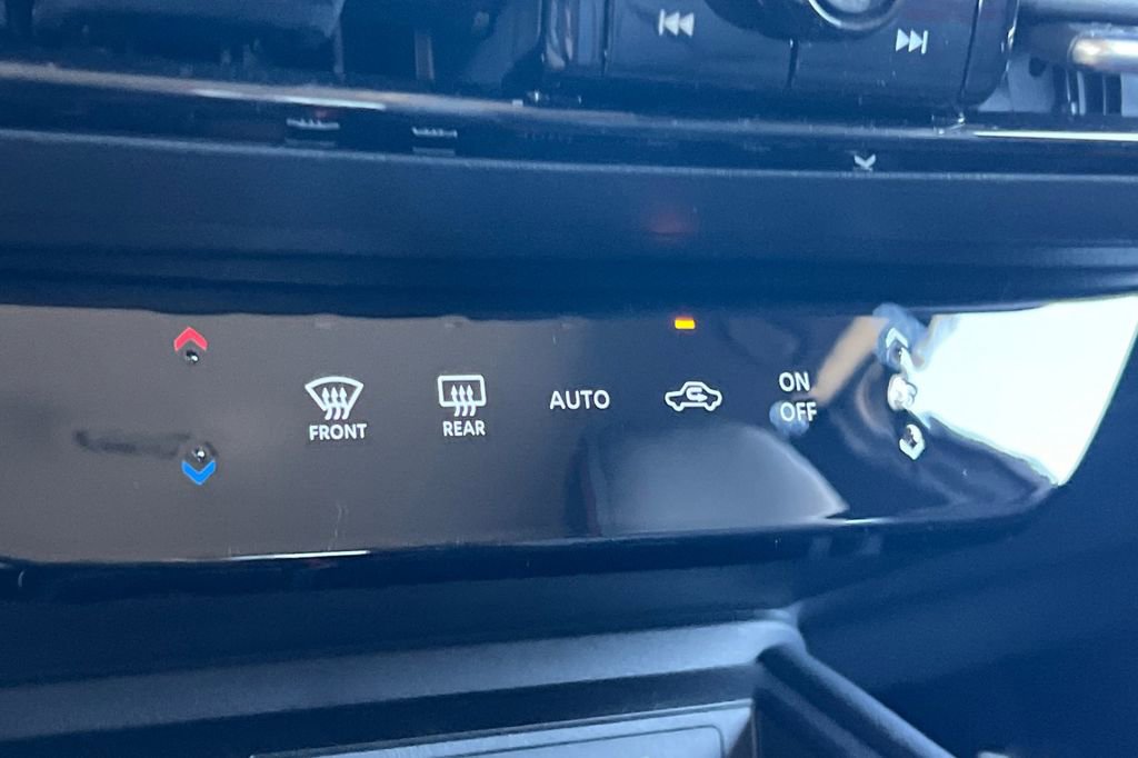 New 2025 Nissan Kicks SR w/ Illumination Package image 17