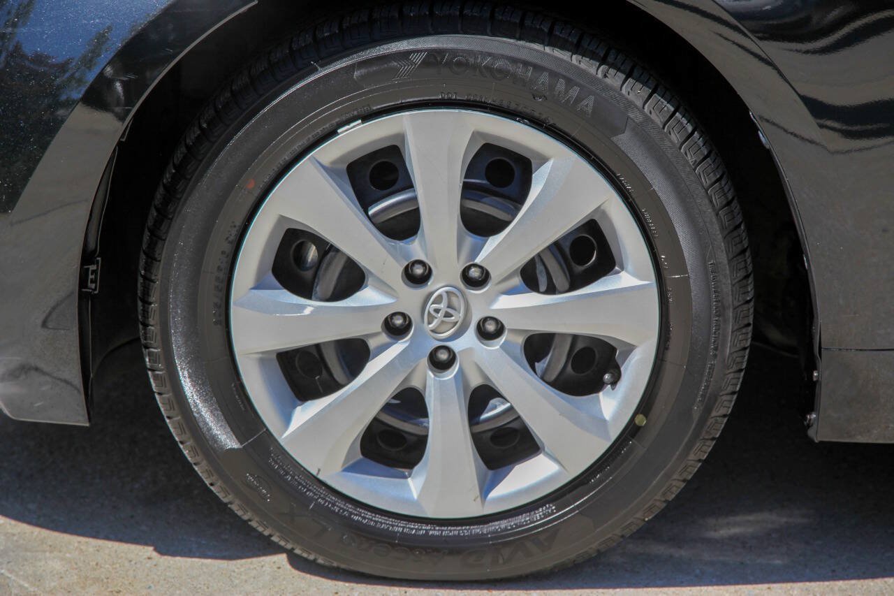 Used 2021 Toyota Corolla LE FWD image 7