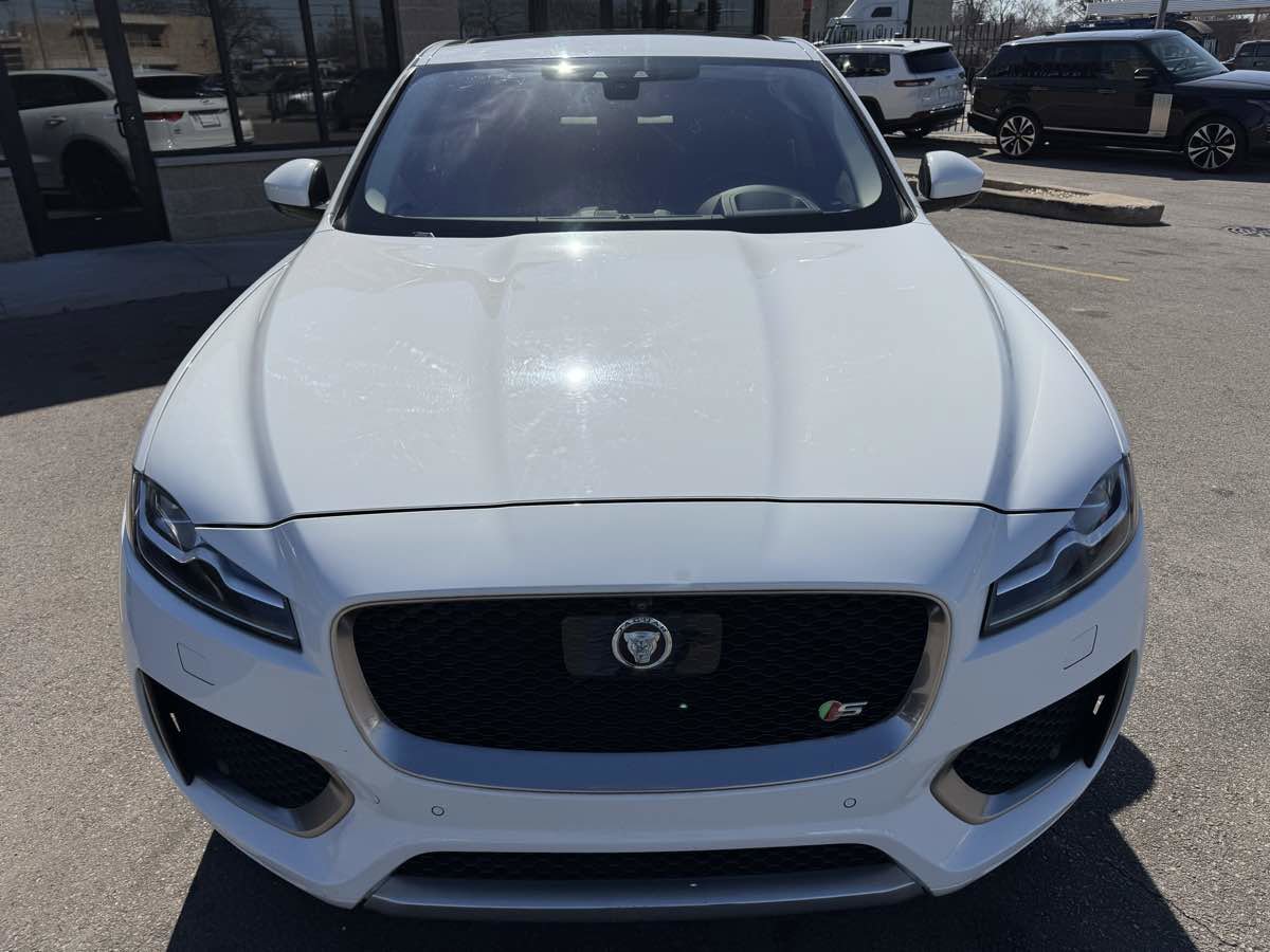 Used 2017 Jaguar F-PACE S image 2