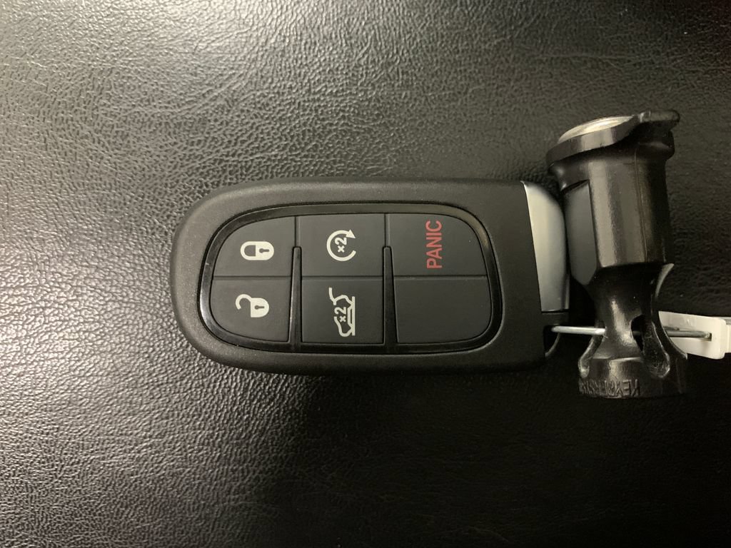 Used 2019 Jeep Cherokee Limited AWD/4WD image 18