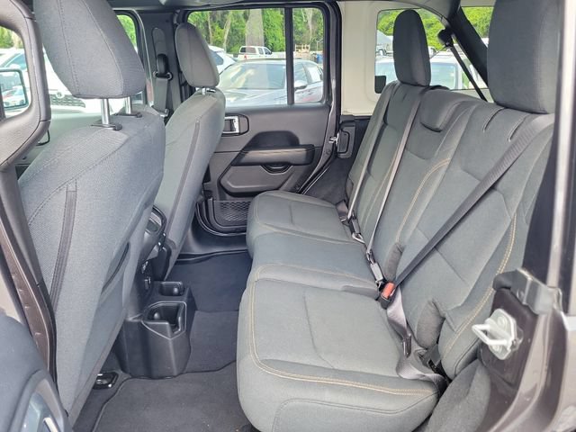 Used 2025 Jeep Wrangler Unlimited Sahara AWD/4WD image 11