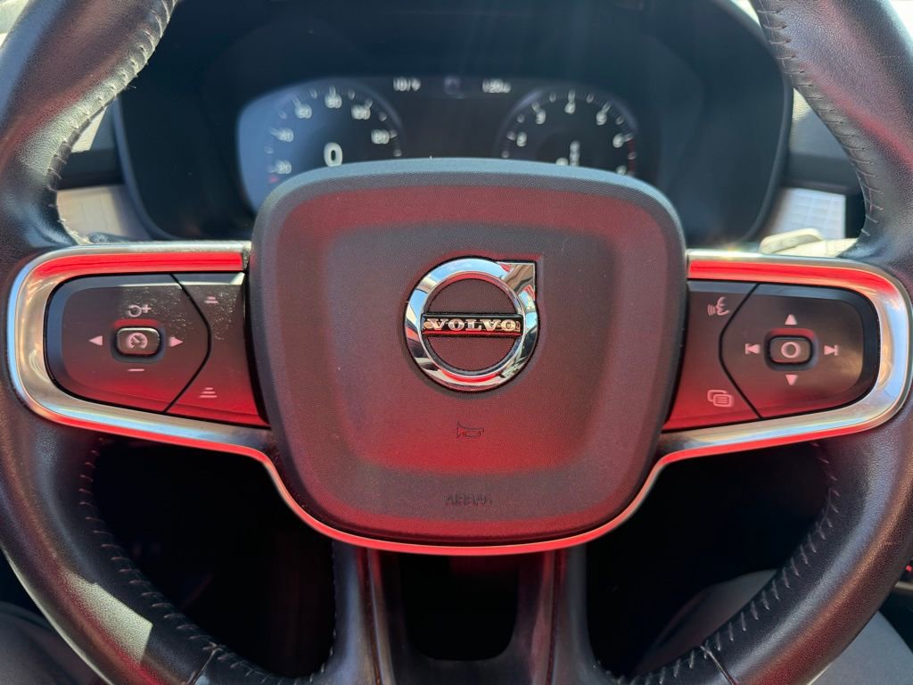 Used 2021 Volvo XC40 T5 Momentum image 13