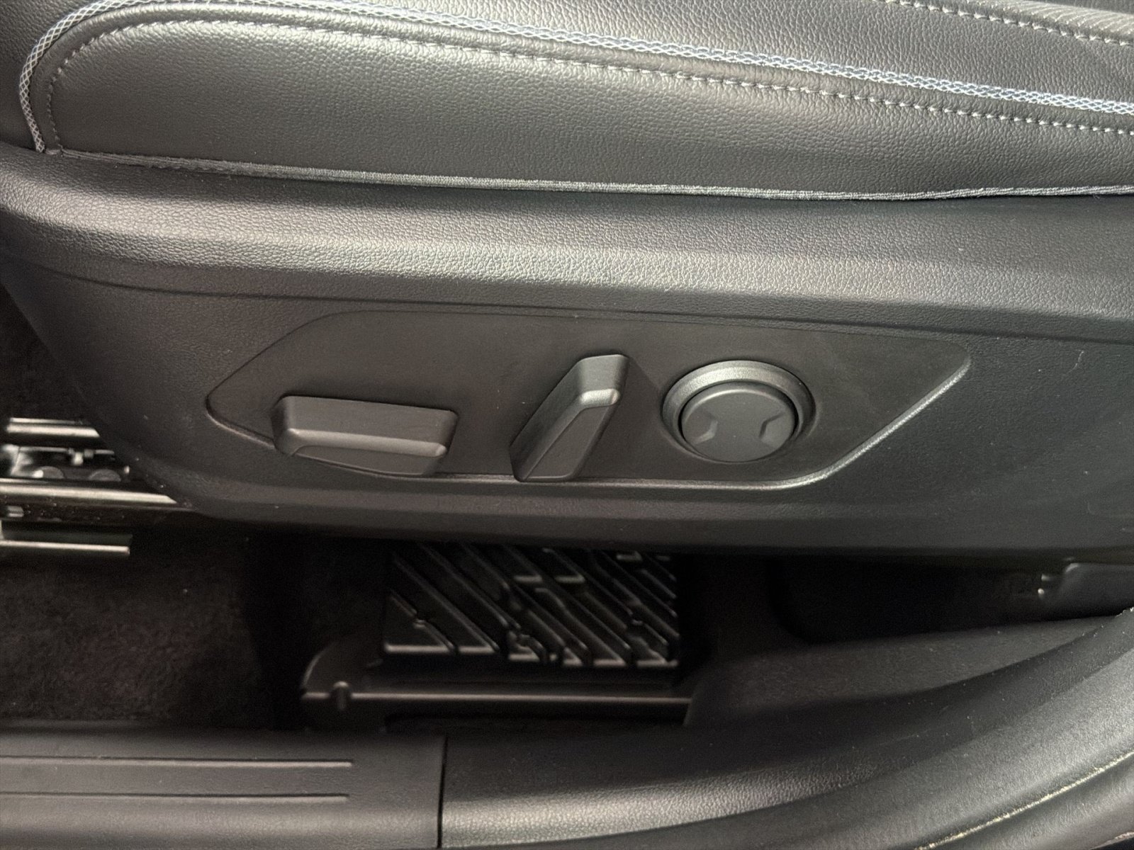 Used 2024 Hyundai Tucson Limited AWD/4WD image 14