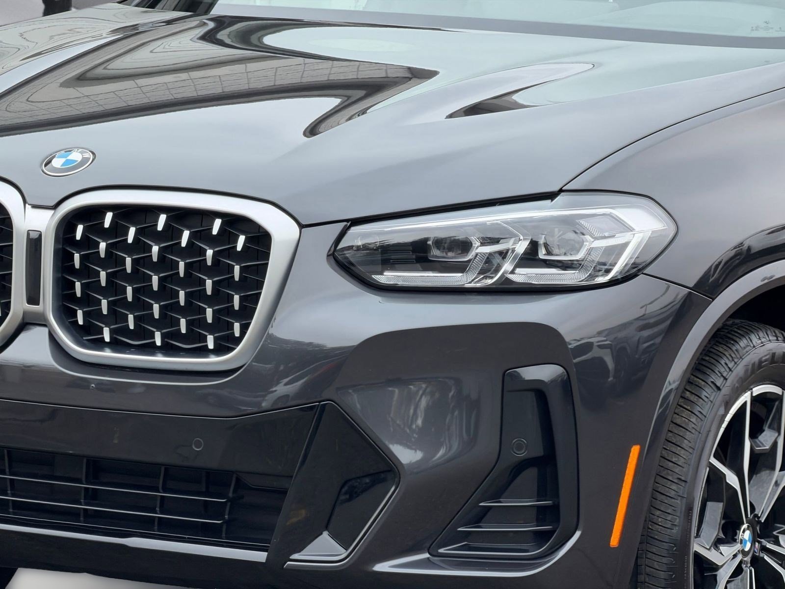 Certified 2025 BMW X4 xDrive30i image 11