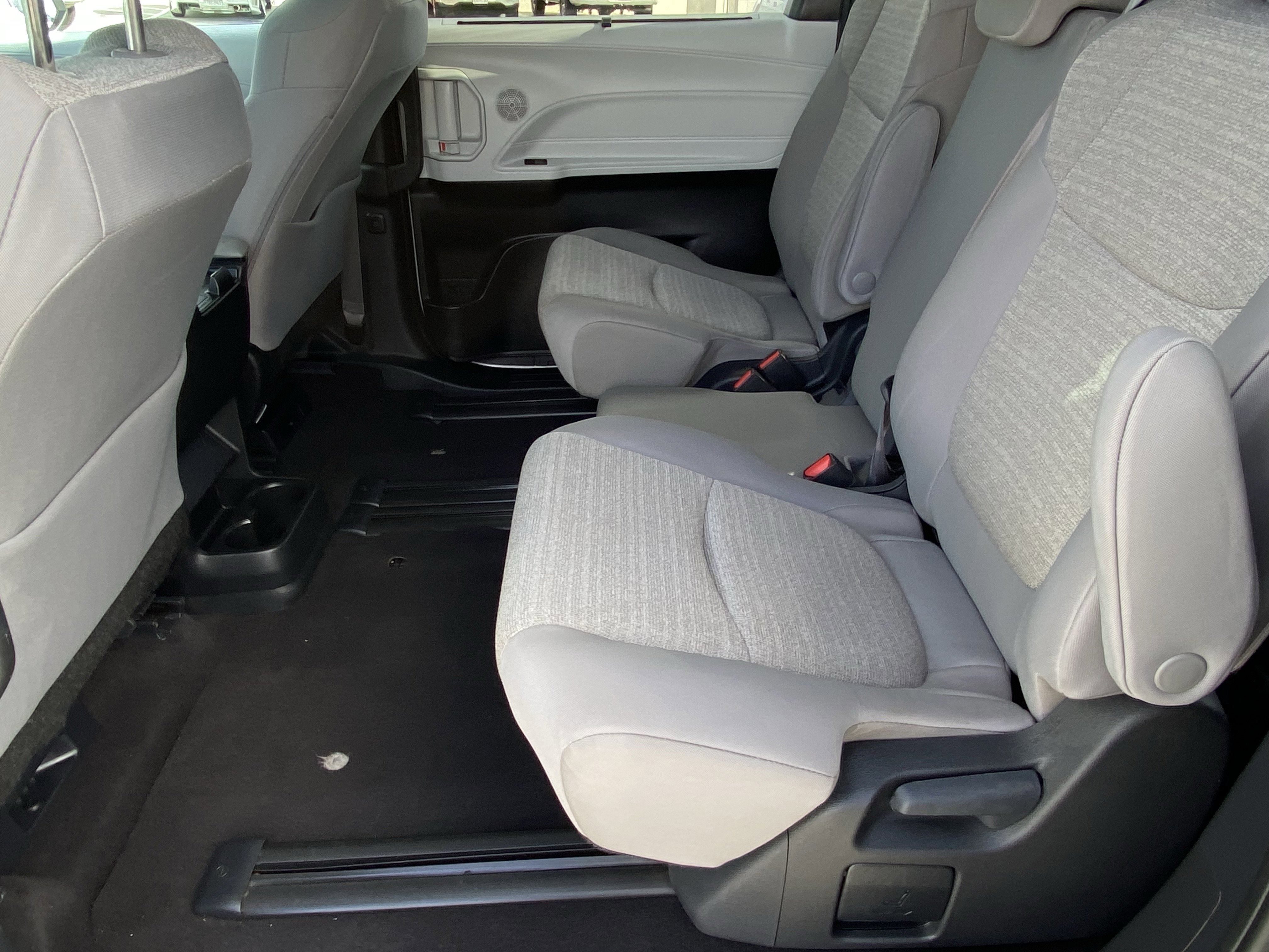 Certified 2025 Toyota Sienna LE FWD image 23